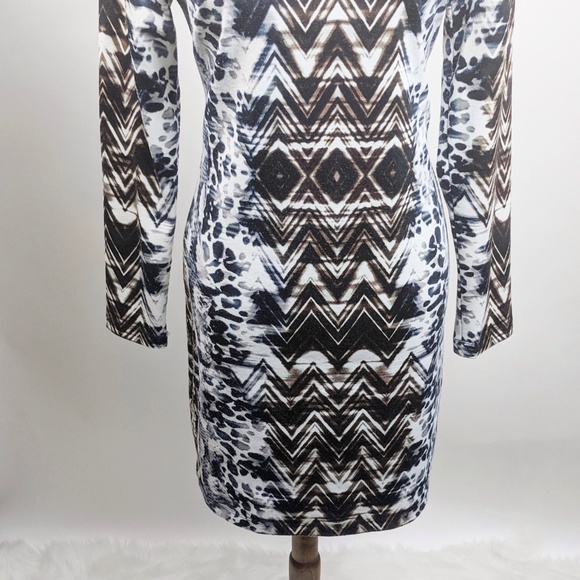 VINCE CAMUTO Abstract Print Dress - Picture 5 of 8